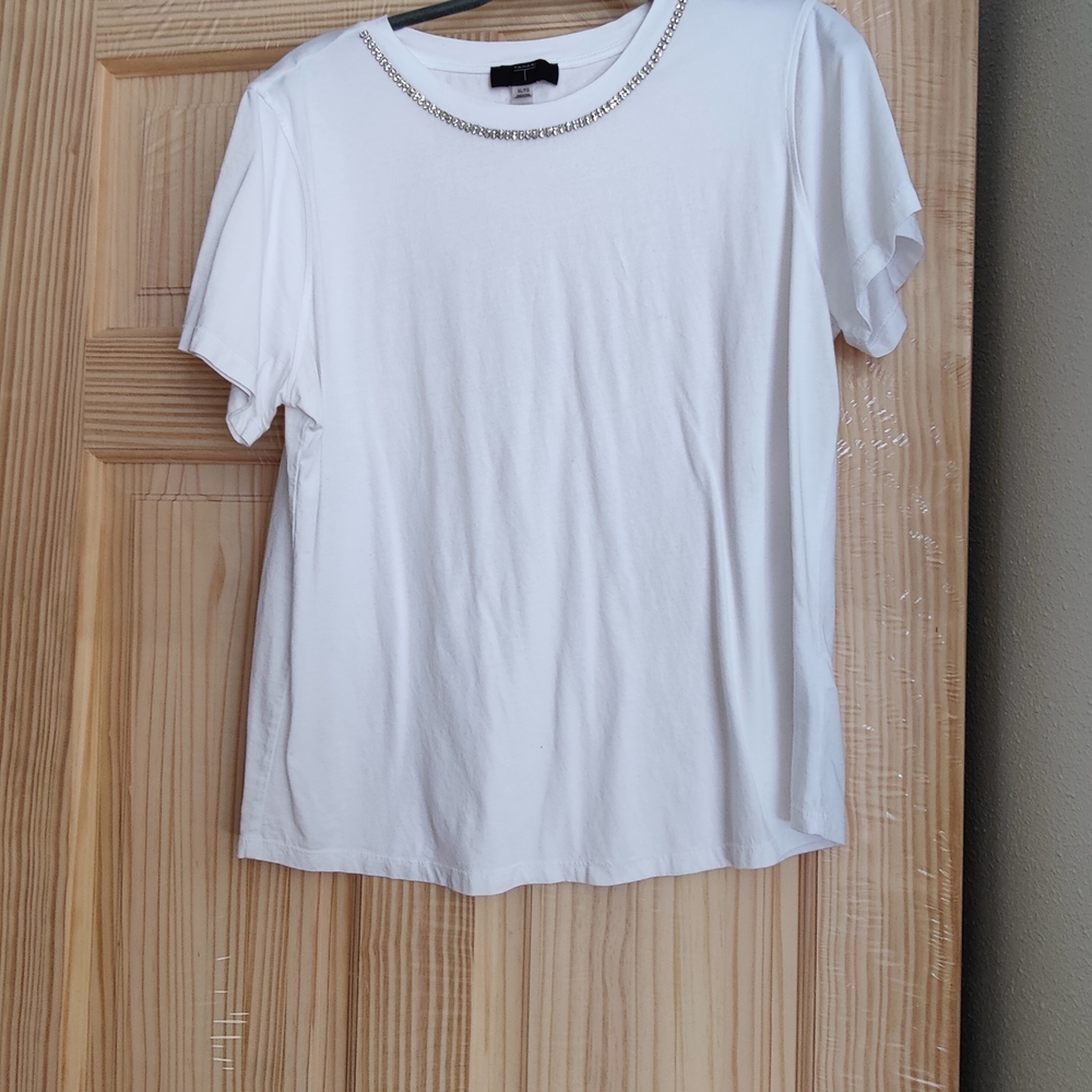 Tahari White Short Sleeve Top with Chain Detail